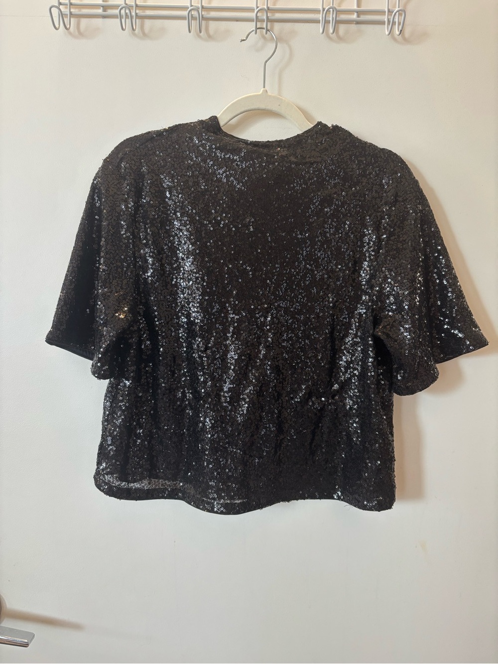 NWT H&M Black Sequin Cropped Tee